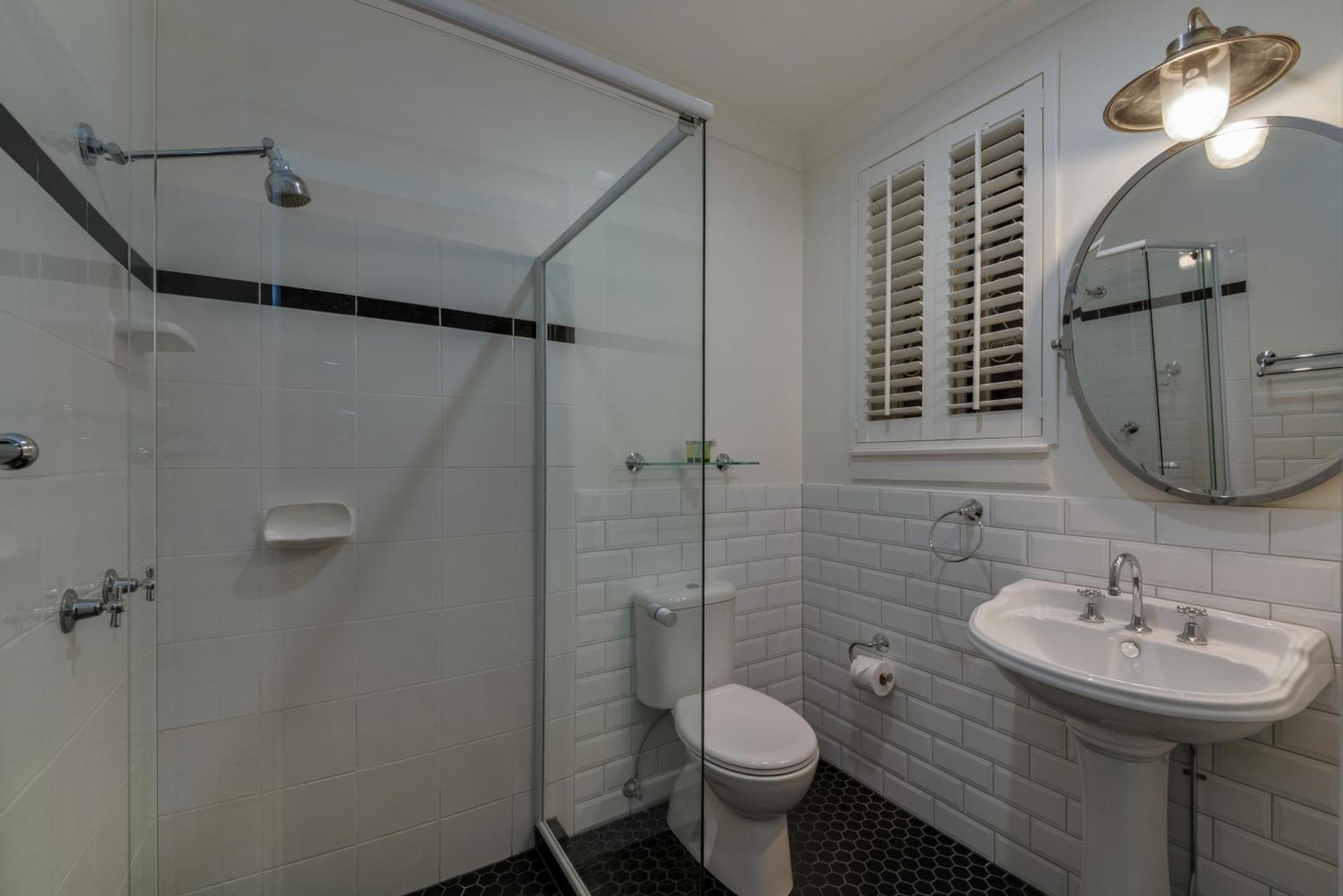 One-Bedroom Apartment,1356651953:JPEG